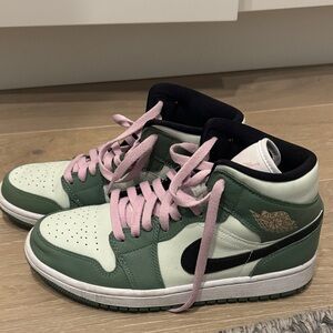 Air Jordan 1 Mid Green & Pink Sneakers